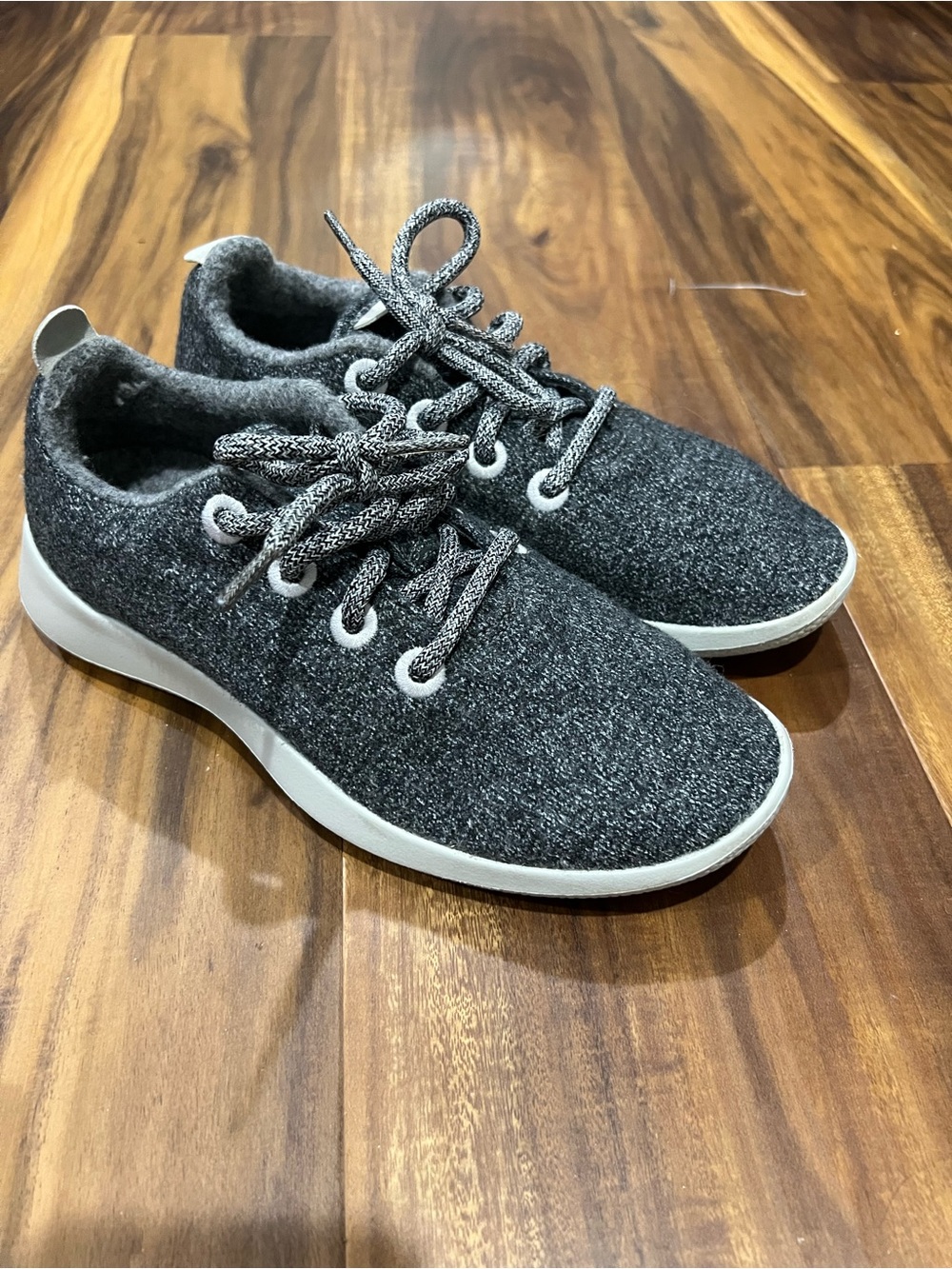 Allbirds women’s Wool Runner Sneakers - Charcoal size 7